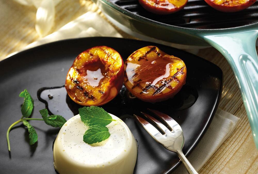 Grilled Peaches with Vanilla Cream