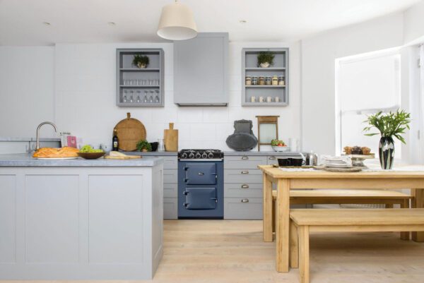 AGA Cooker eR3 60 Dual Fuel in Dartmouth Blue roomset