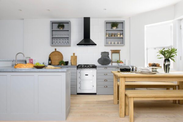 AGA Cooker eR3 60 Dual Fuel in White roomset