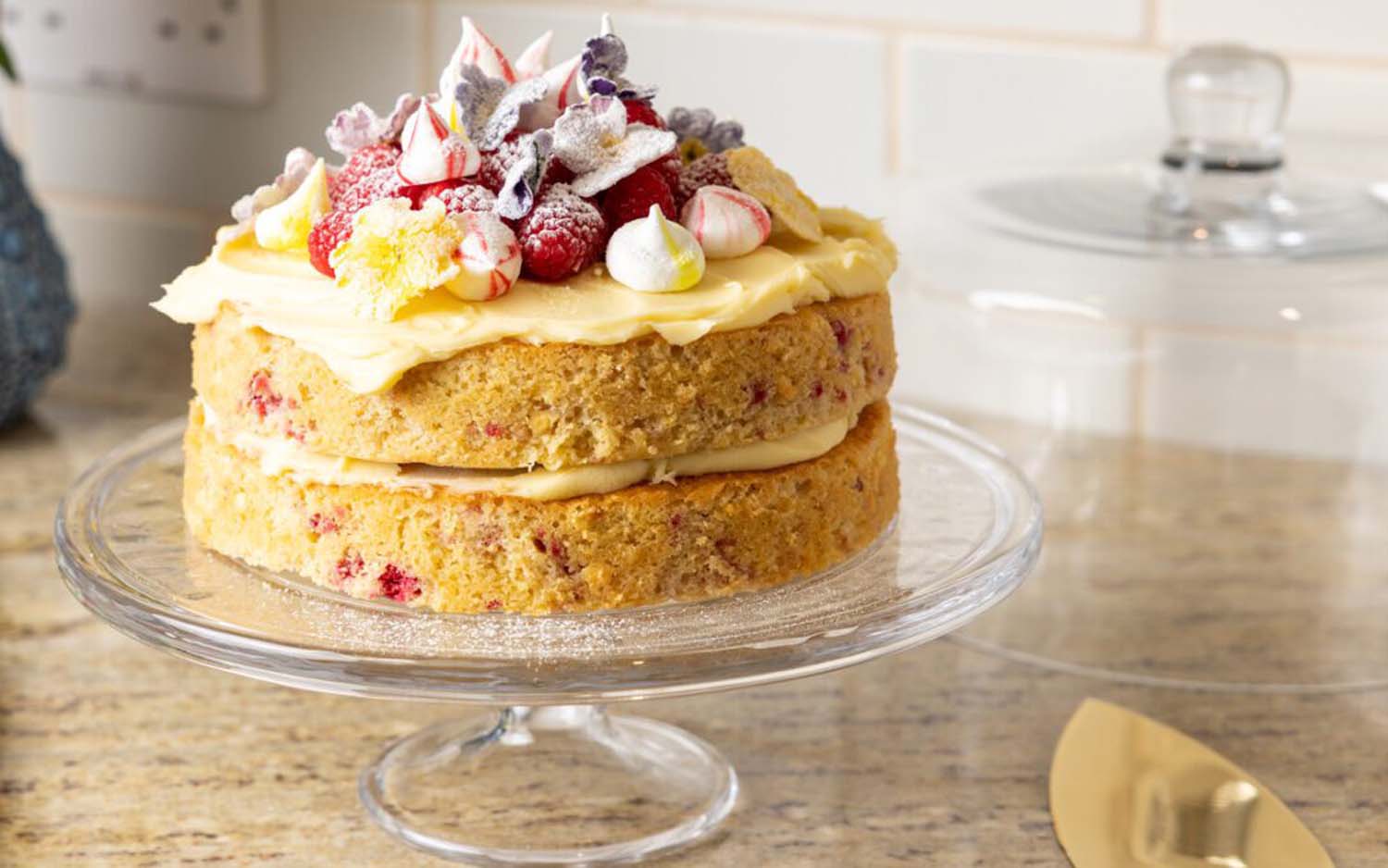 RASPBERRY AND WHITE CHOCOLATE CAKE