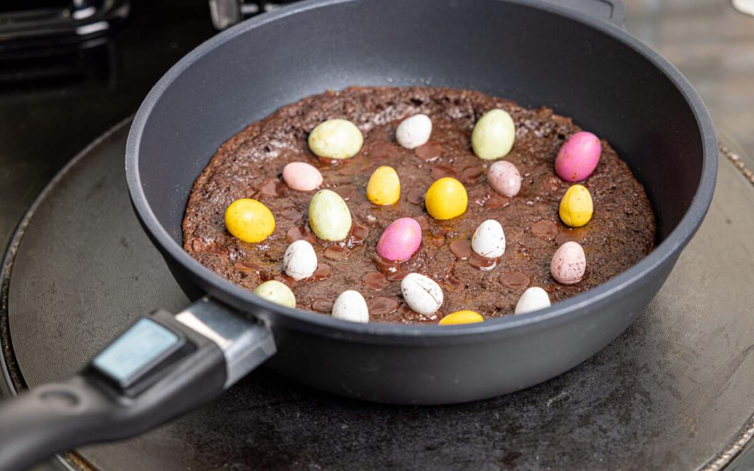 HOTPLATE EASTER COOKIE CAKE